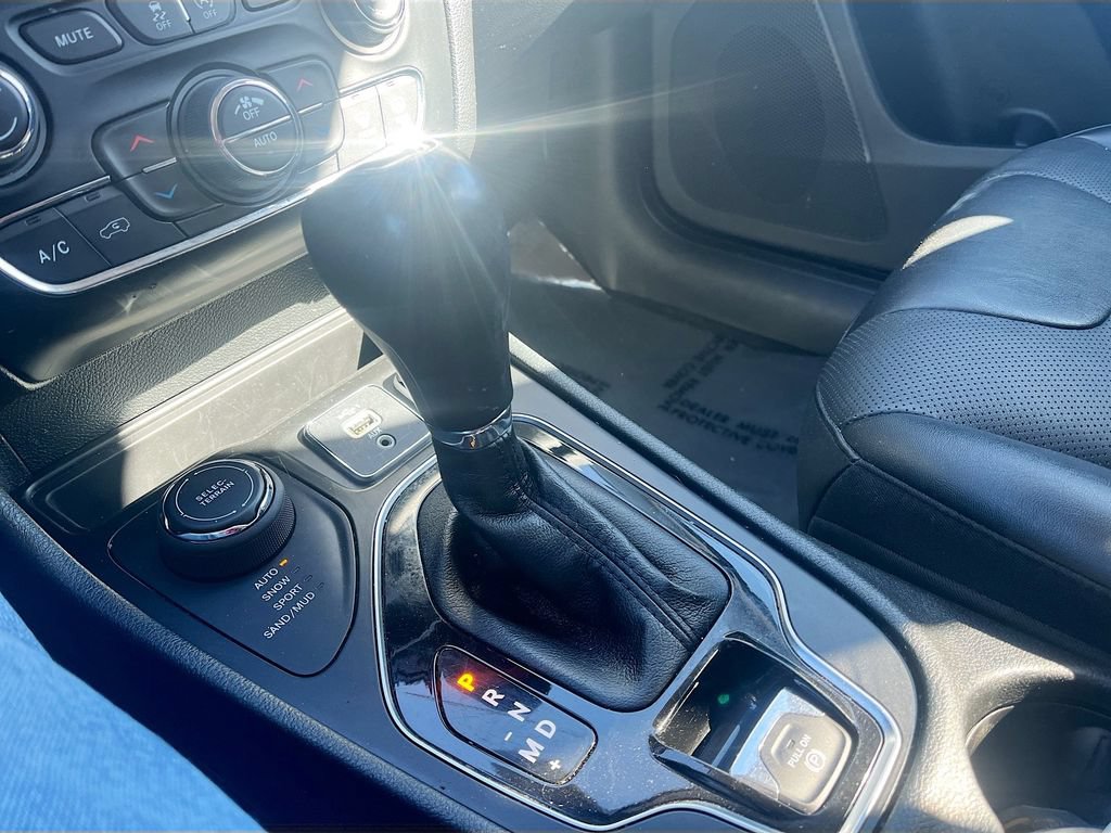 Used 2023 Jeep Cherokee Altitude Lux AWD/4WD image 16