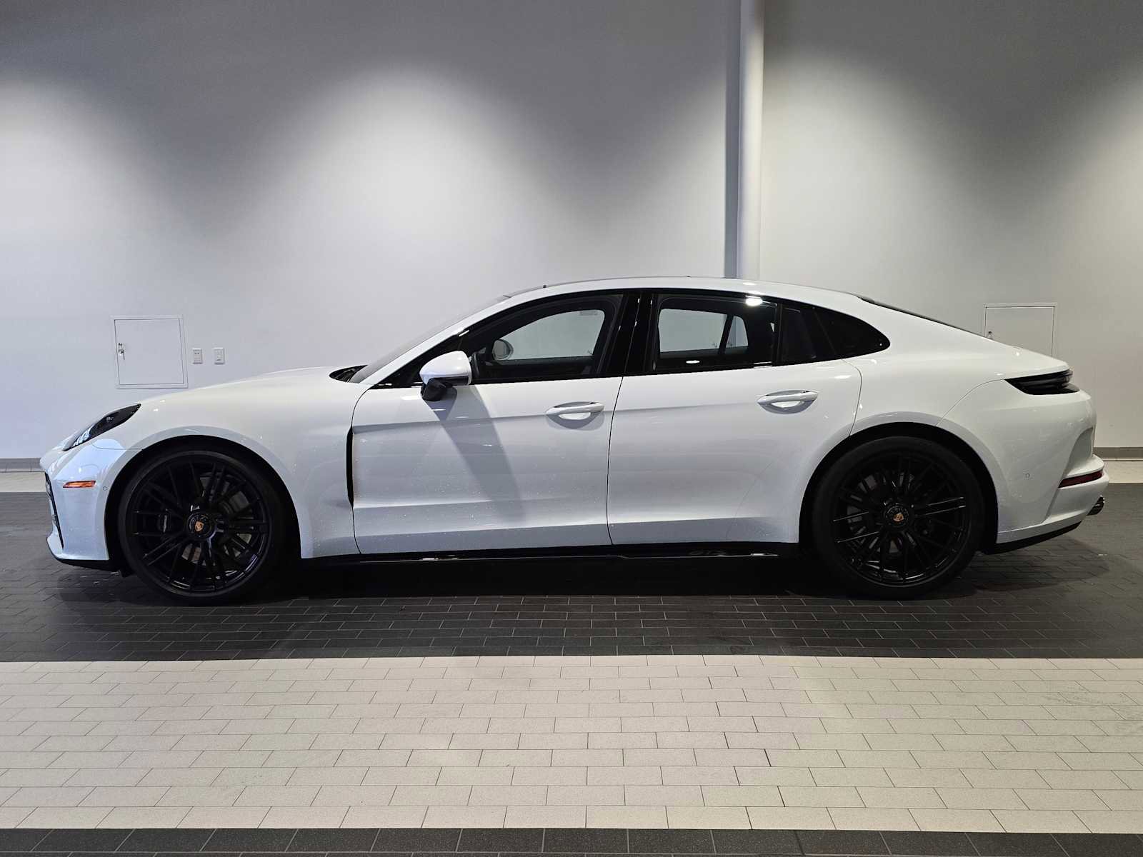 Used 2025 Porsche Panamera GTS image 2