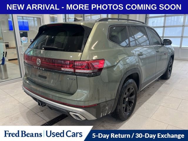 Used 2025 Volkswagen Atlas Peak Edition SE image 4