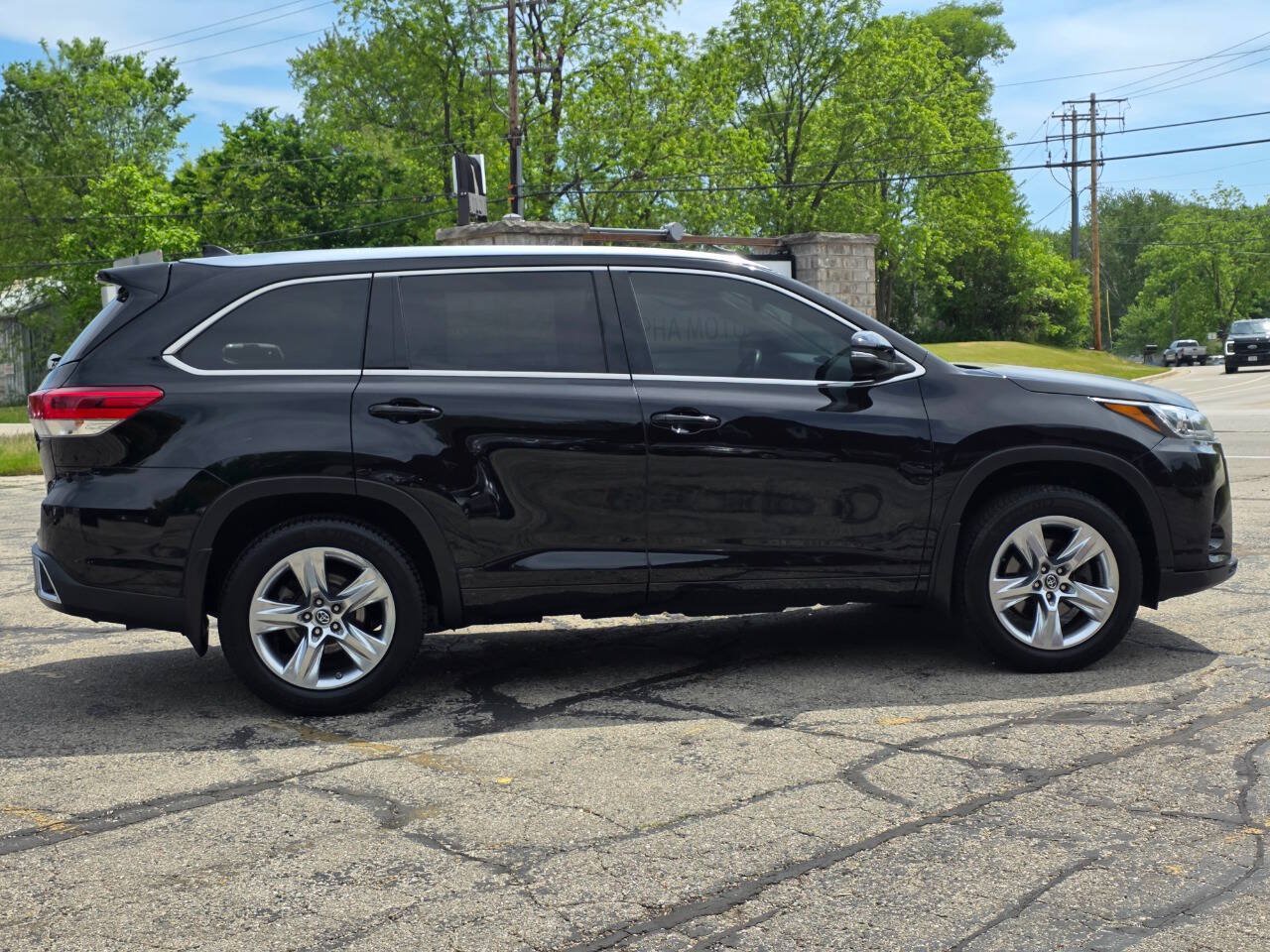 Used 2017 Toyota Highlander Limited AWD/4WD image 7