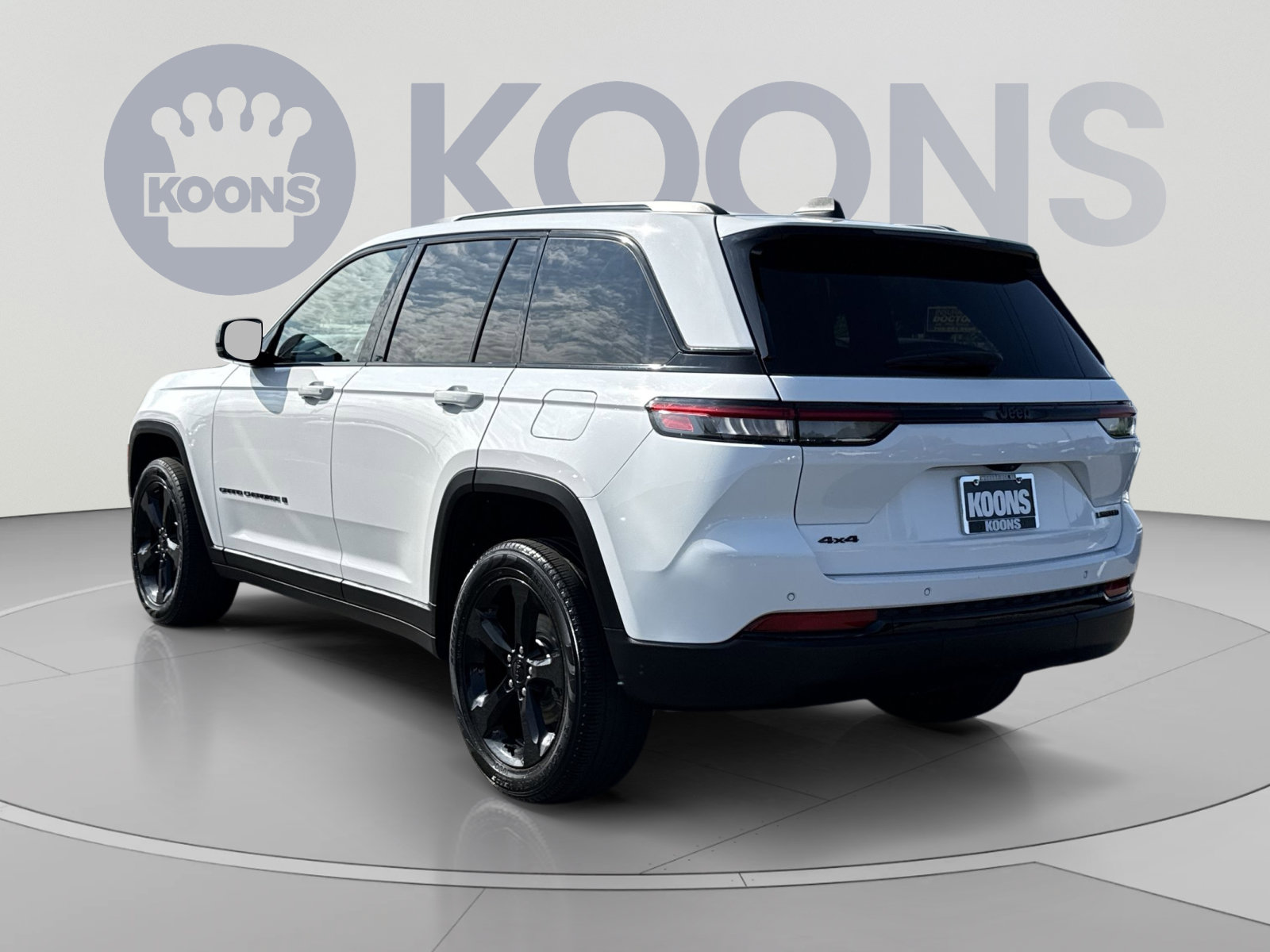 Used 2024 Jeep Grand Cherokee Limited w/ Black Appearance Package AWD/4WD image 4
