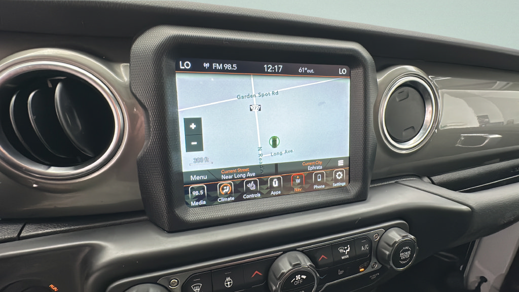 Used 2022 Jeep Wrangler Unlimited Sahara w/ LED Lighting Group AWD/4WD image 16