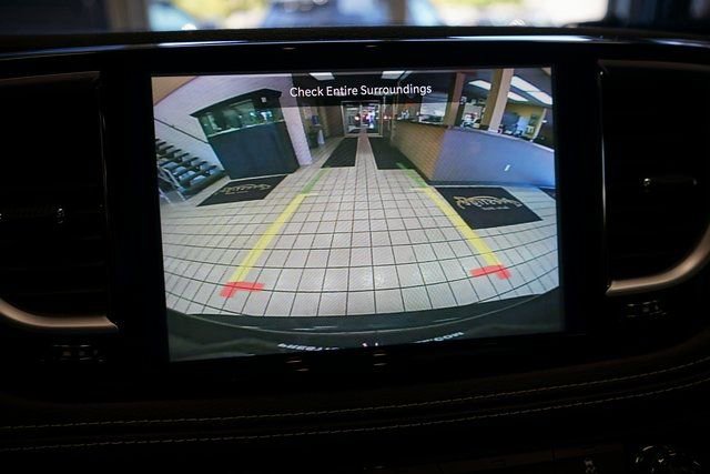 Used 2022 Chrysler Pacifica Touring-L image 8