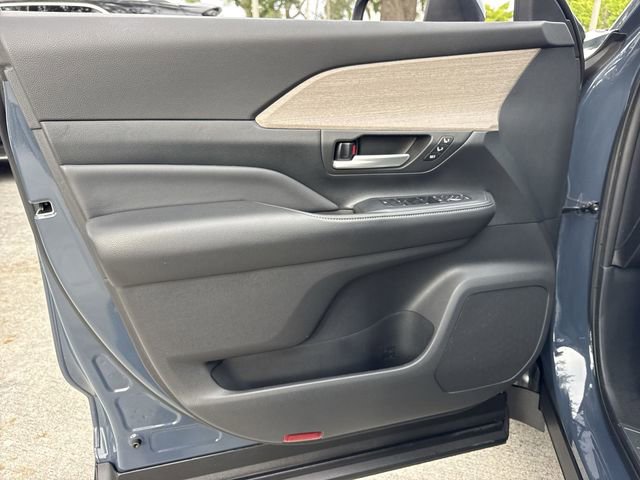 Used 2024 Toyota Grand Highlander AWD image 13