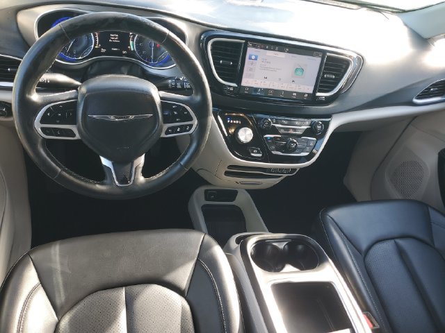 Used 2023 Chrysler Pacifica Touring-L FWD image 12