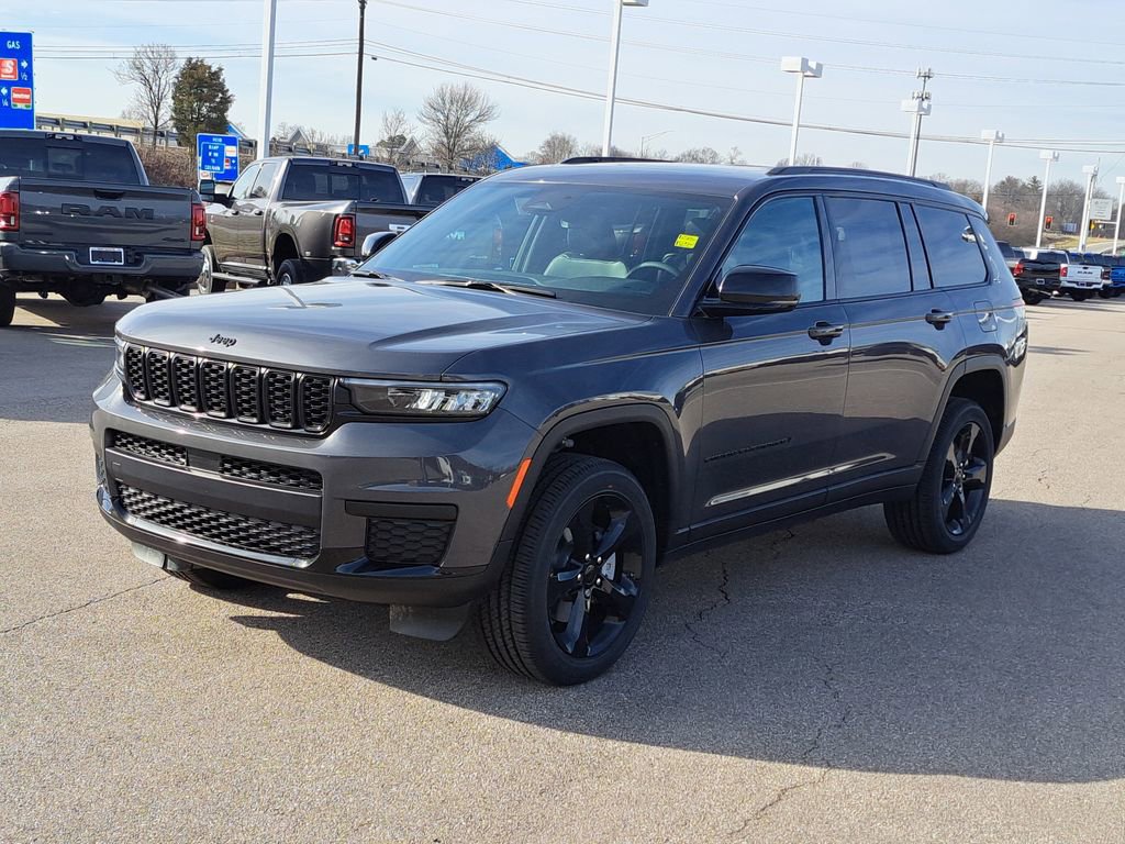 New 2025 Jeep Grand Cherokee L Altitude image 2