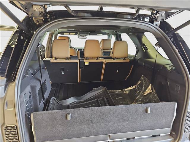 New 2025 Land Rover Discovery Dynamic SE AWD/4WD image 13