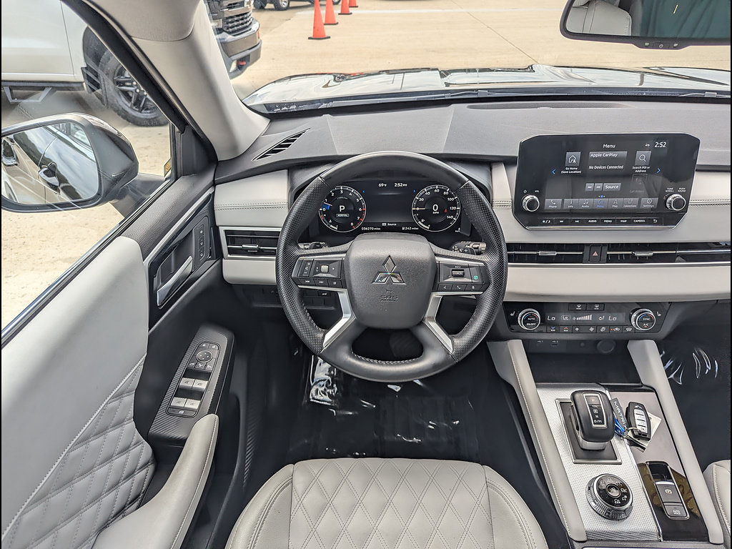Used 2023 Mitsubishi Outlander SEL AWD/4WD image 3