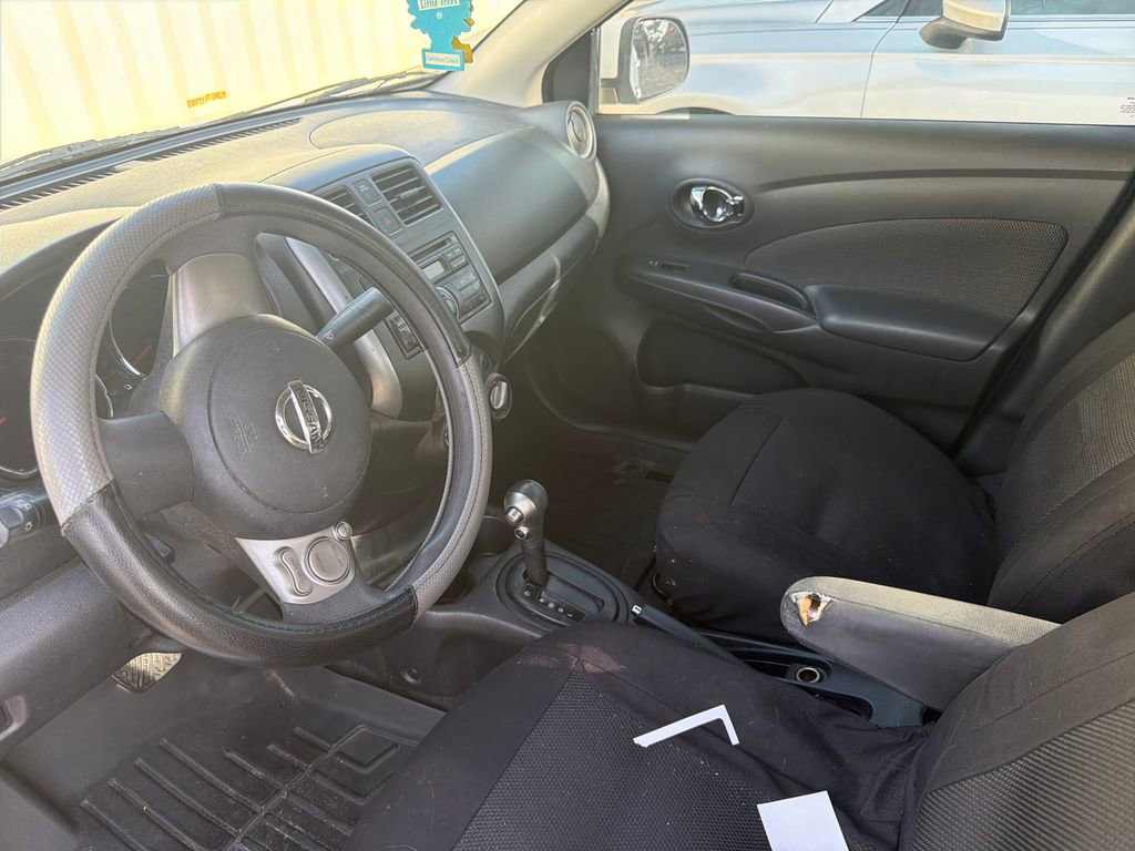 Used 2013 Nissan Versa SV FWD image 10