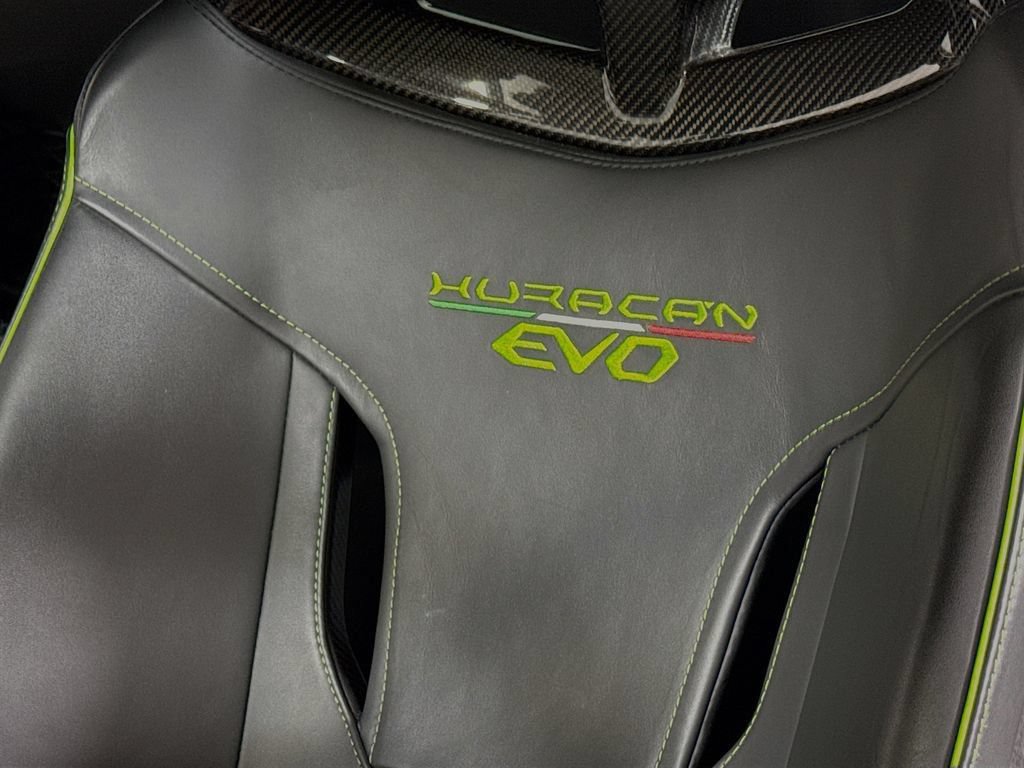 Used 2021 Lamborghini Huracan EVO RWD image 18