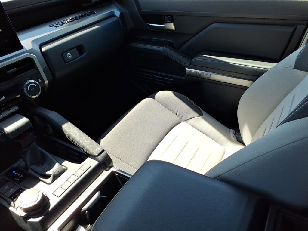 Used 2025 Toyota Tacoma TRD Sport image 19