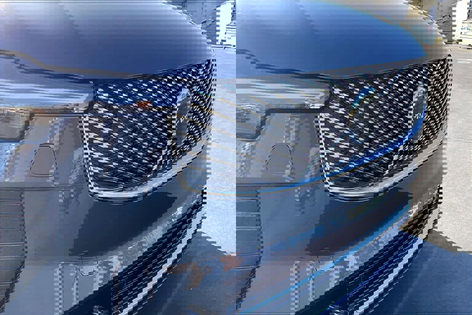 Used 2025 Volvo XC90 B6 Core w/ Protection Package Premier image 34