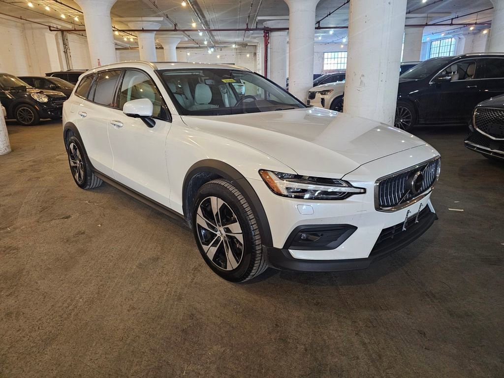 Certified 2024 Volvo V60 B5 Cross Country Plus image 5
