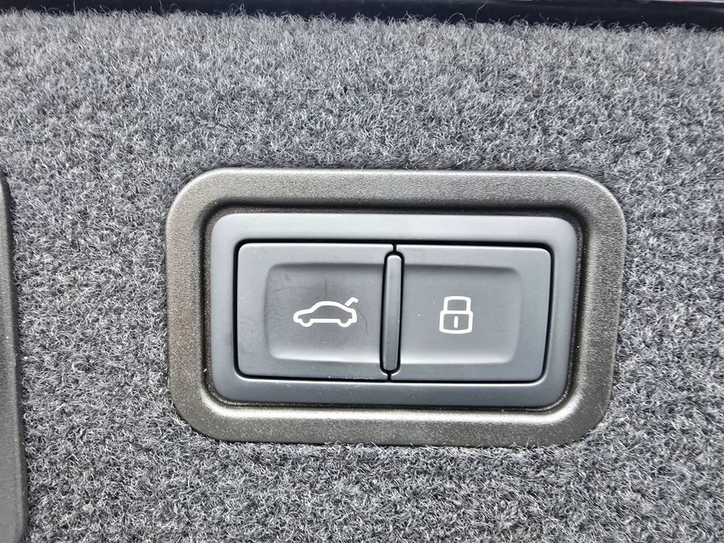 New 2026 Audi A8 L 3.0T AWD/4WD image 16