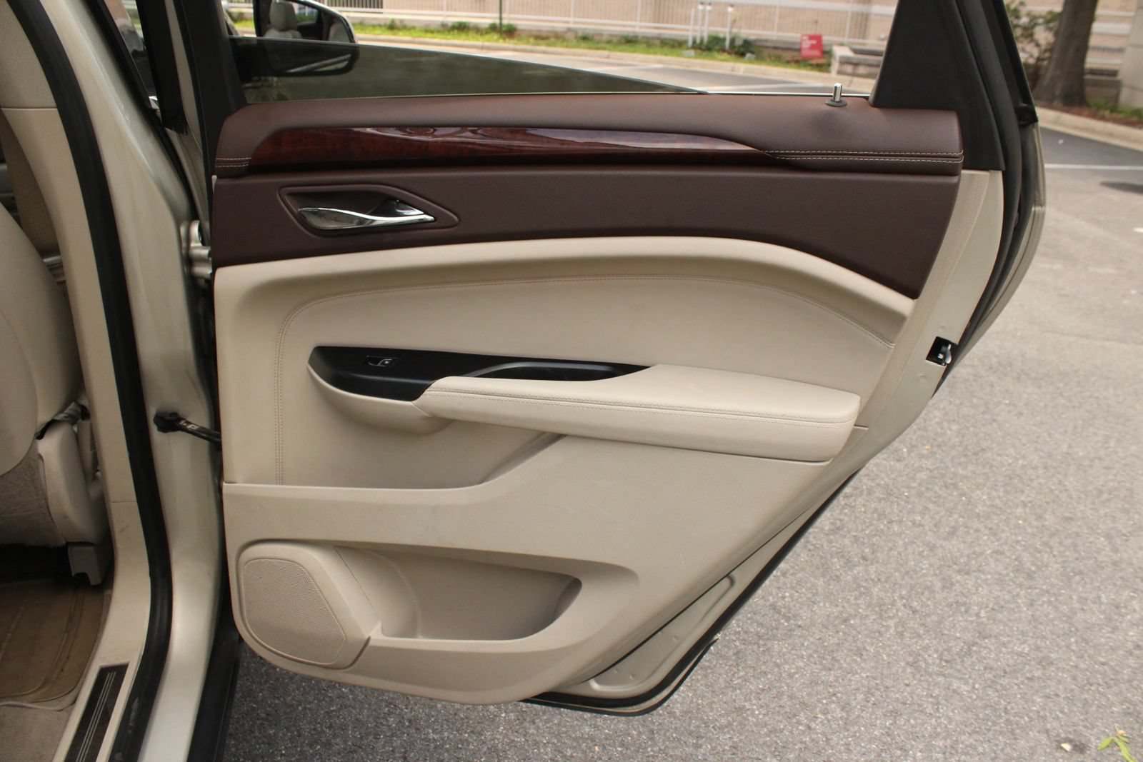 Used 2015 Cadillac SRX Luxury w/ Driver Awareness Package AWD/4WD image 24