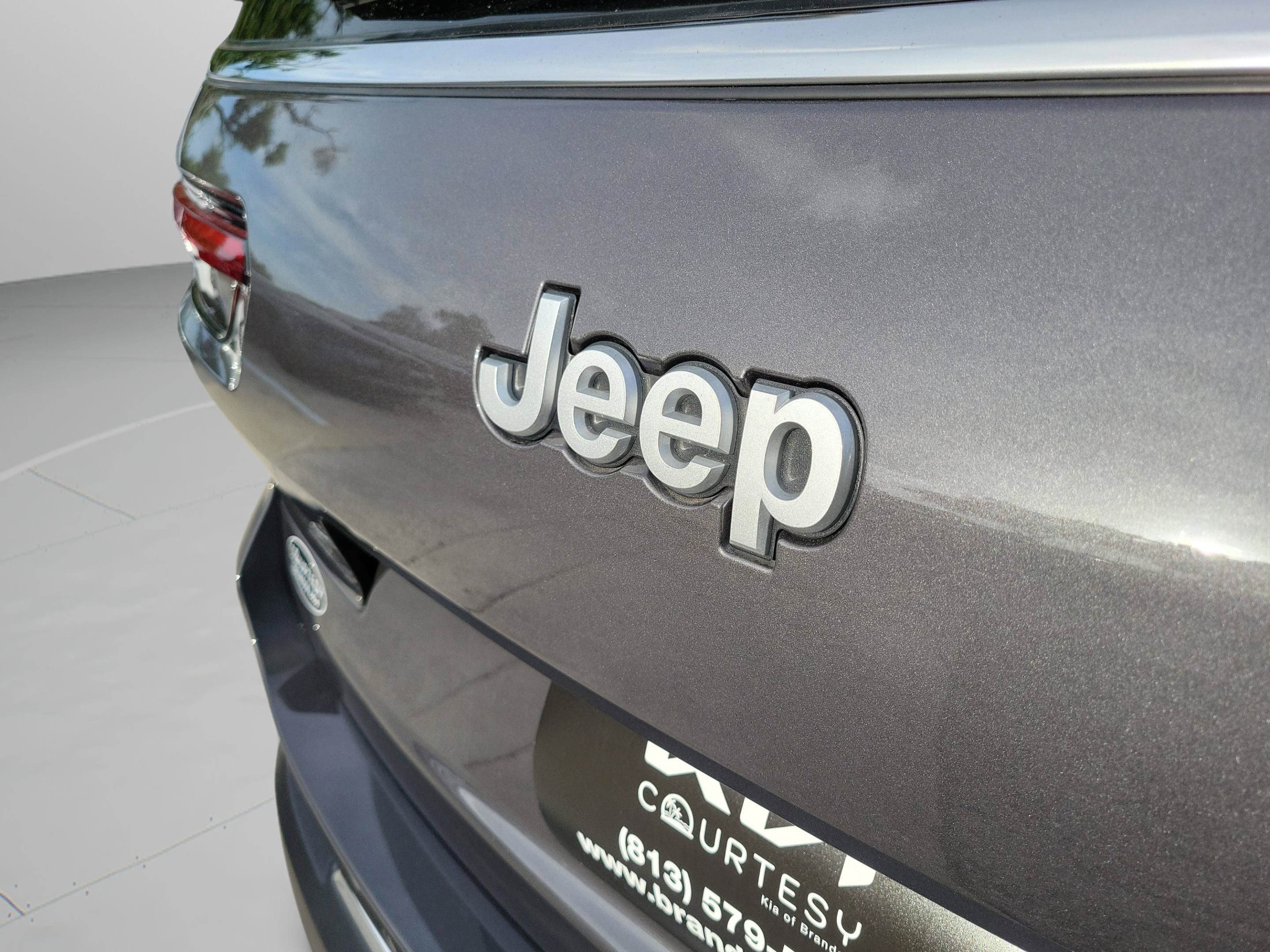 Used 2025 Jeep Grand Cherokee L Limited w/ Trailer Tow Package RWD image 32