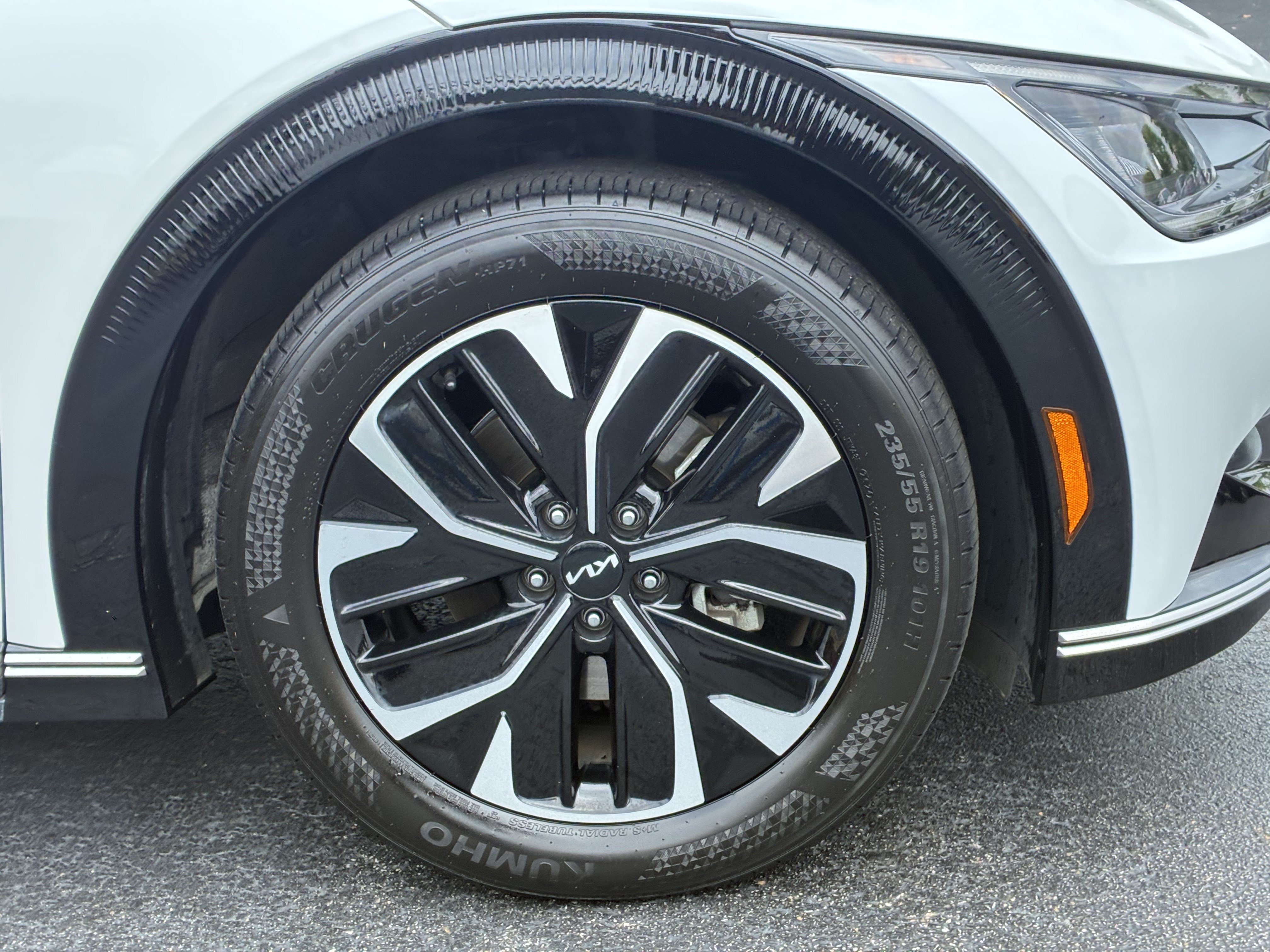 Used 2022 Kia EV6 Wind RWD image 6