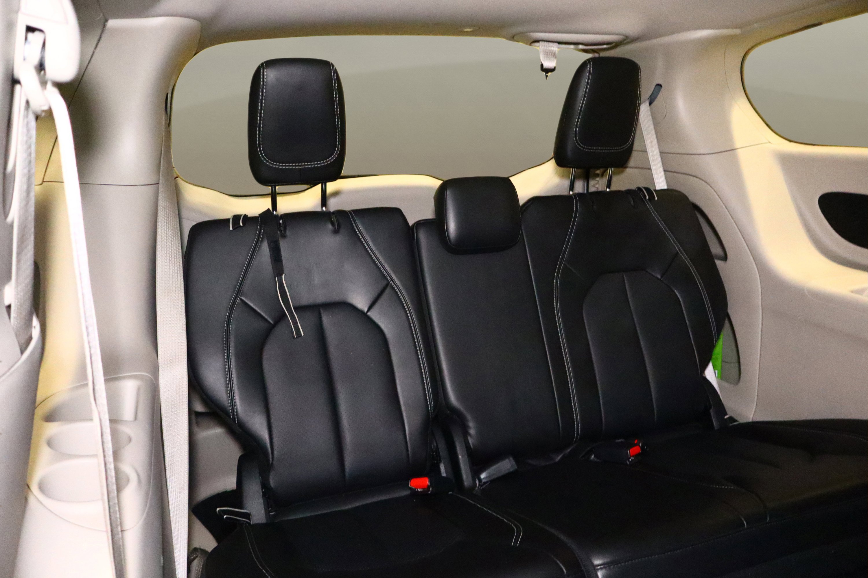 Used 2024 Chrysler Pacifica Touring-L image 19