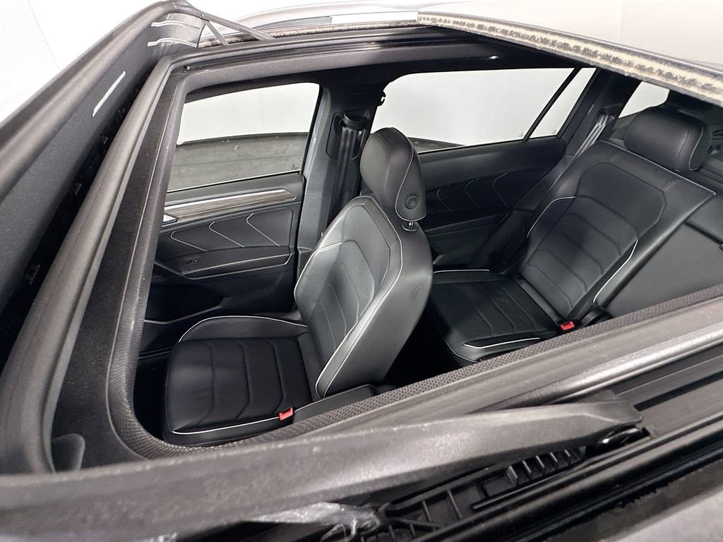 Used 2022 Volkswagen Tiguan SEL R-Line image 25