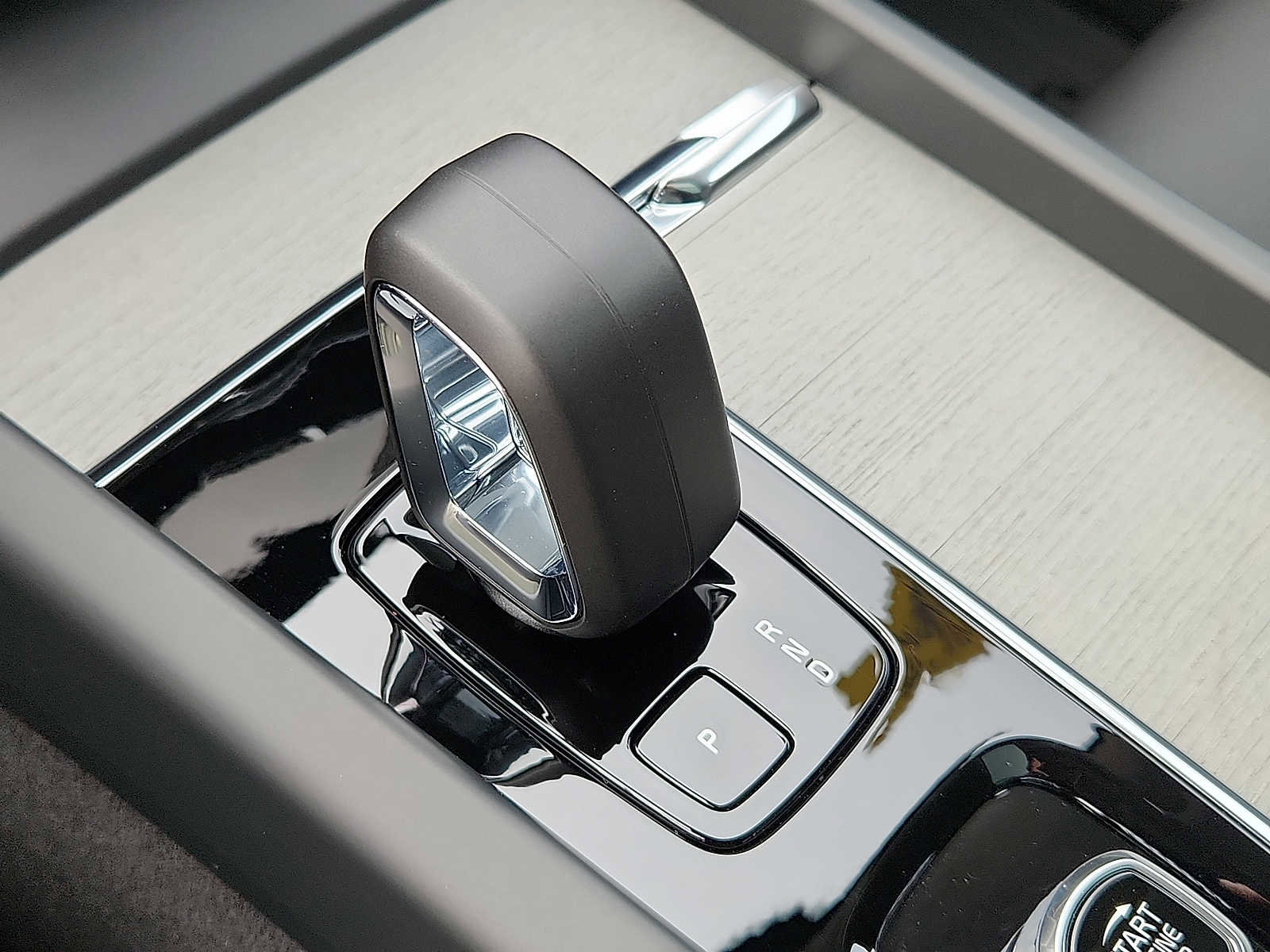 Used 2025 Volvo XC60 T8 Plus w/ Protection Package Premier image 14