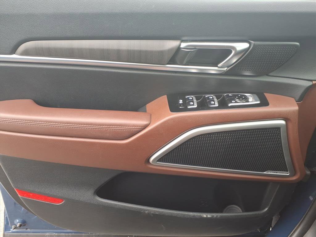 Used 2023 Kia Telluride EX w/ EX Captain's Chair Package image 23