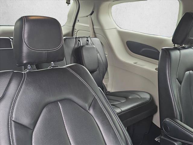 Used 2023 Chrysler Pacifica Touring-L FWD image 20