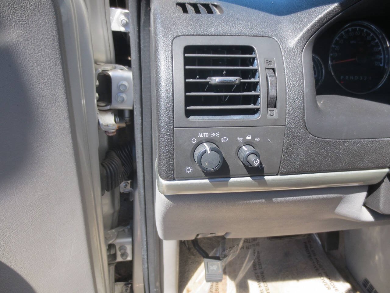 Used 2008 Chevrolet Uplander LS w/ Climate Package FWD image 12