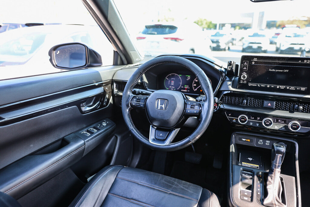 Used 2023 Honda CR-V Sport Touring image 4