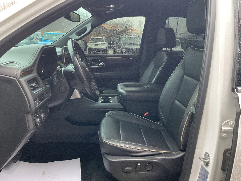 Used 2023 Chevrolet Suburban Premier image 8