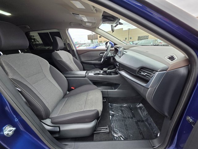 Used 2023 Nissan Rogue SV image 10