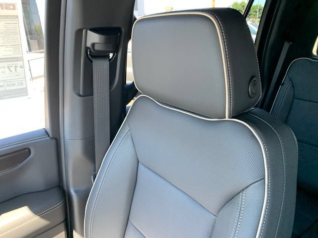 New 2026 GMC Yukon Elevation w/ LPO, Elevation Black Package AWD/4WD image 32