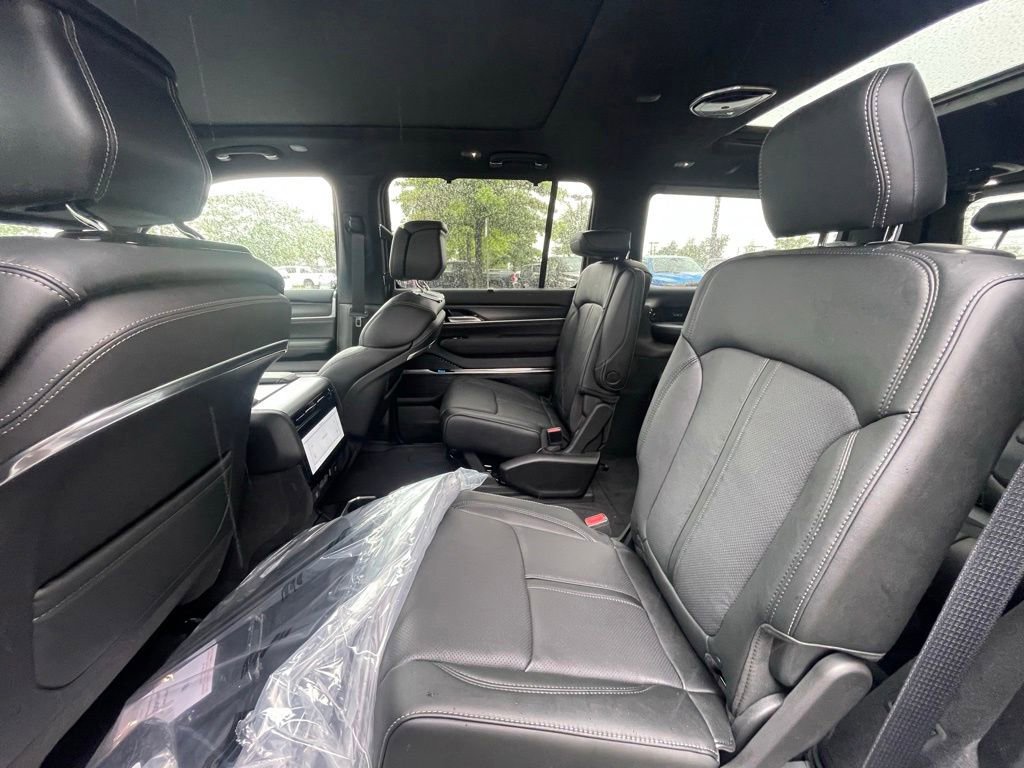 New 2026 Jeep Grand Wagoneer Summit AWD/4WD image 11