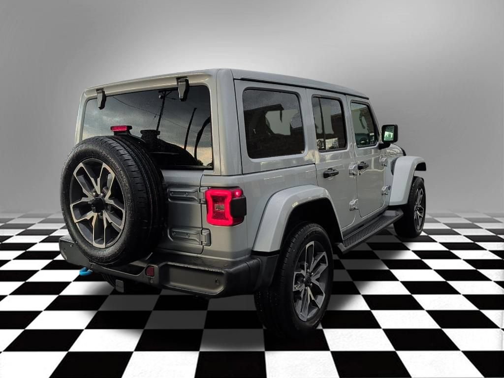 Used 2024 Jeep Wrangler Unlimited w/ Convenience Group AWD/4WD image 8