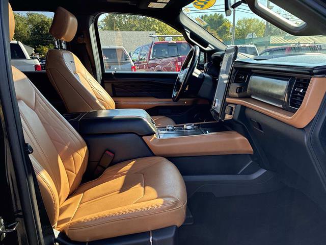 Certified 2022 Ford Expedition Platinum image 9