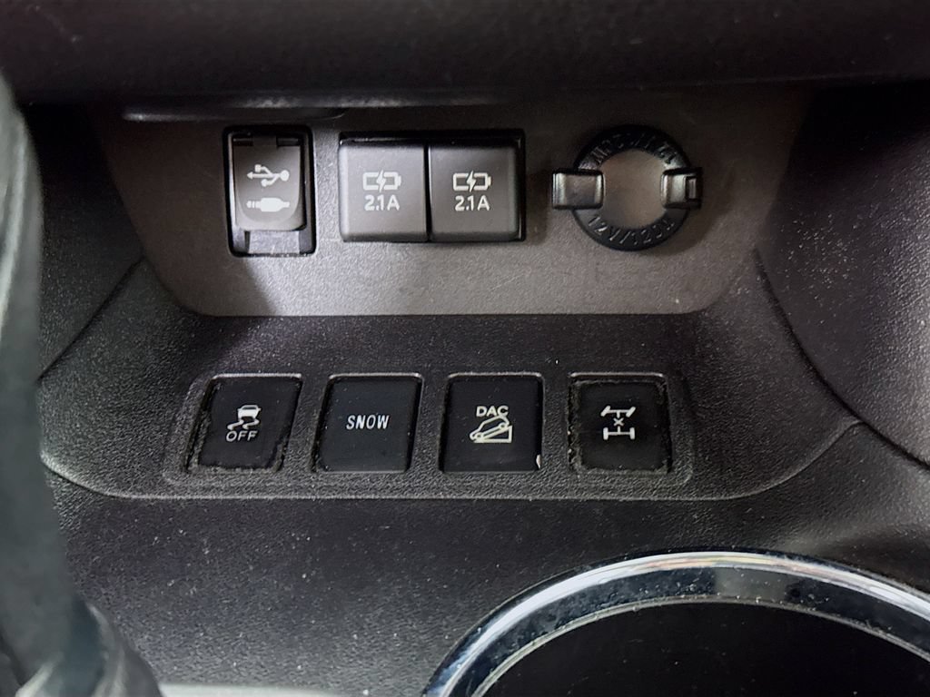 Certified 2019 Toyota Highlander LE w/ Protection Package #3 AWD/4WD image 18
