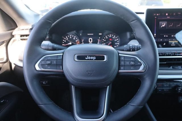 Used 2025 Jeep Compass Limited AWD/4WD image 10