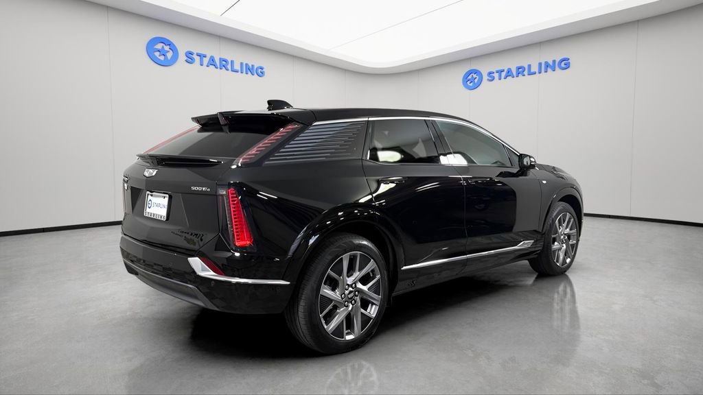 Certified 2025 Cadillac Optiq Luxury 2 w/ LPO, Floor Liner Package AWD/4WD image 10
