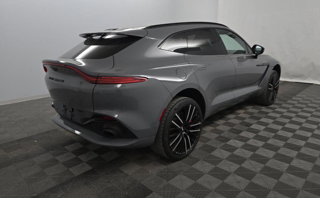 Used 2023 Aston Martin DBX image 2