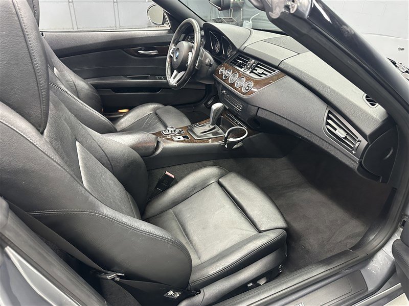 Used 2010 BMW Z4 sDrive30i image 14