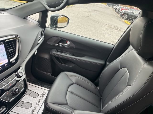 New 2026 Chrysler Voyager LX FWD image 19