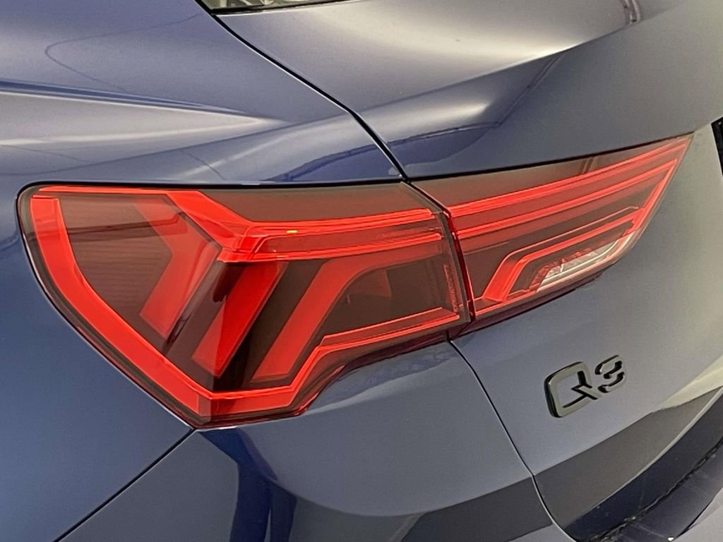 New 2025 Audi Q3 2.0T Premium image 16