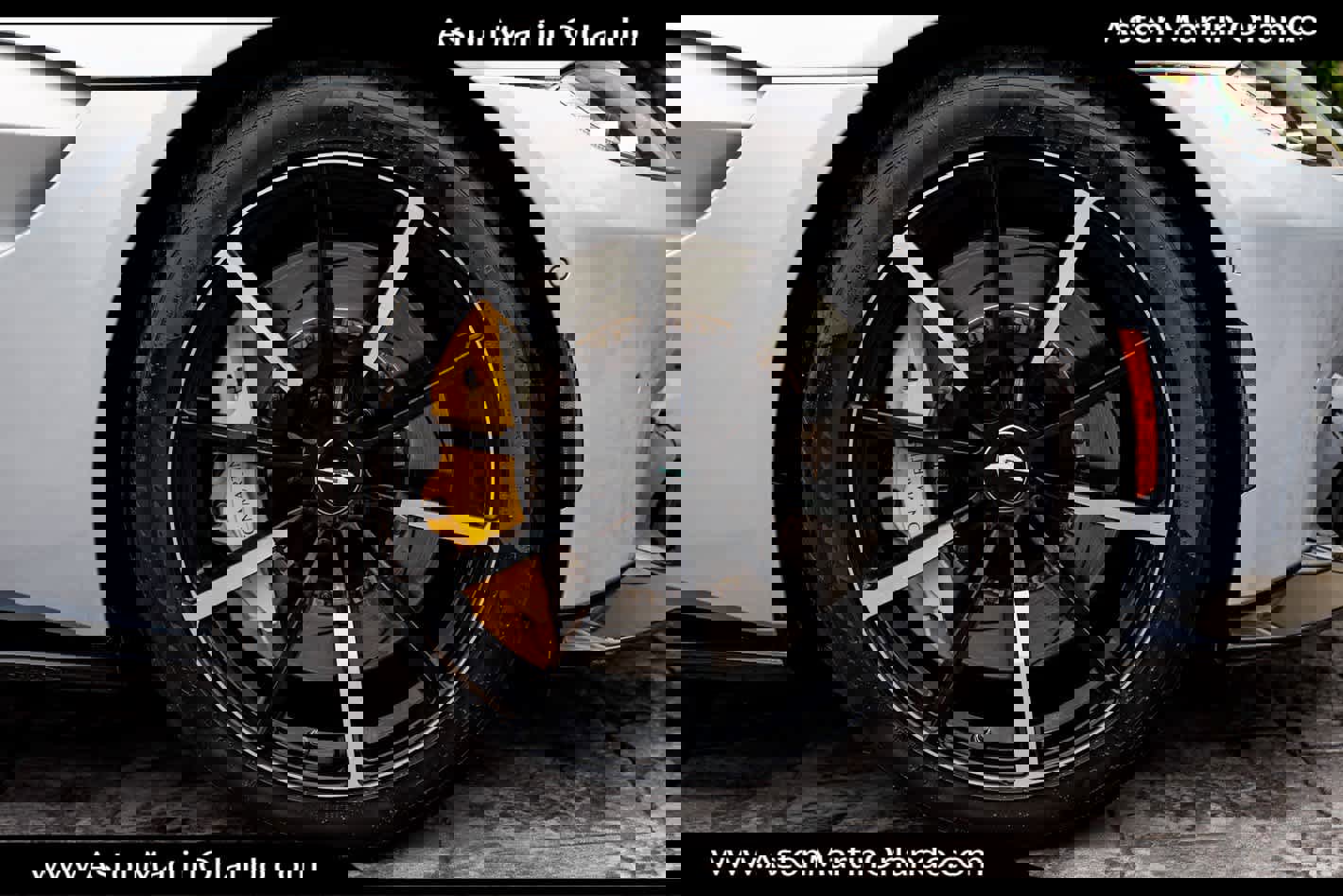 Used 2022 Aston Martin V8 Vantage Coupe image 21