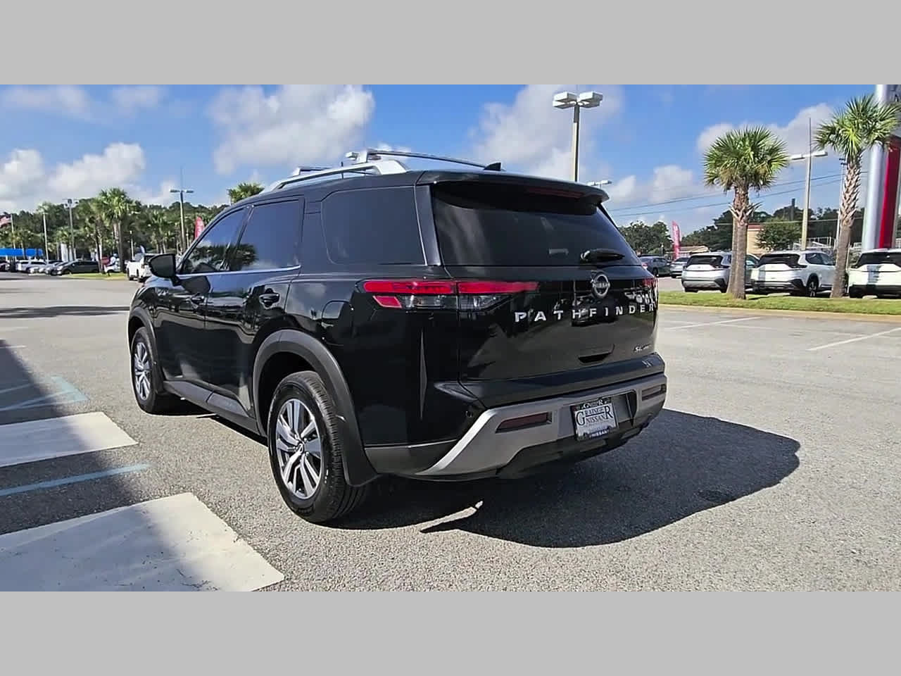 Used 2023 Nissan Pathfinder SL AWD/4WD image 30