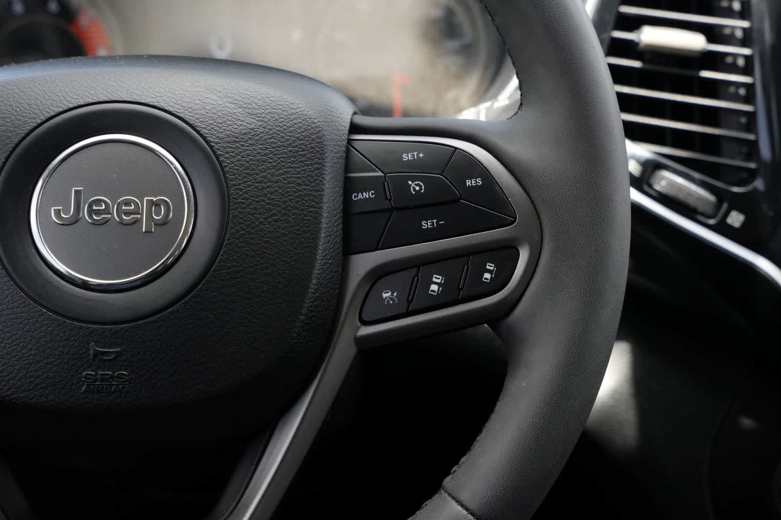 Used 2022 Jeep Cherokee Limited AWD/4WD image 11