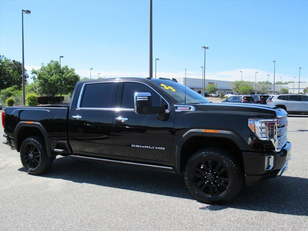 Used 2023 GMC Sierra 3500 Denali w/ Denali Black Diamond Edition AWD/4WD image 2