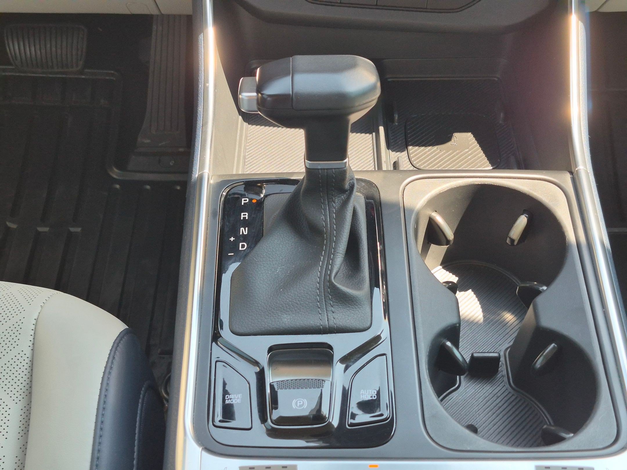 Used 2025 Kia Carnival SX w/ SX Dark Edition Package FWD image 27