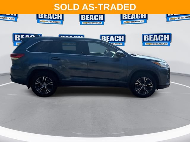 Used 2017 Toyota Highlander Plus AWD/4WD image 9