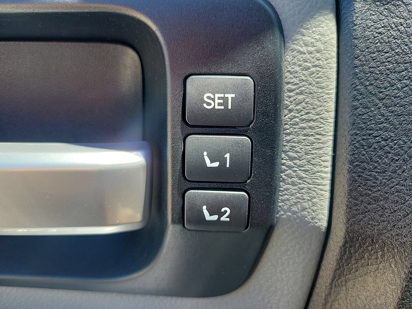 Used 2018 Toyota Sequoia Limited w/ Safety & Convenience Package AWD/4WD image 38