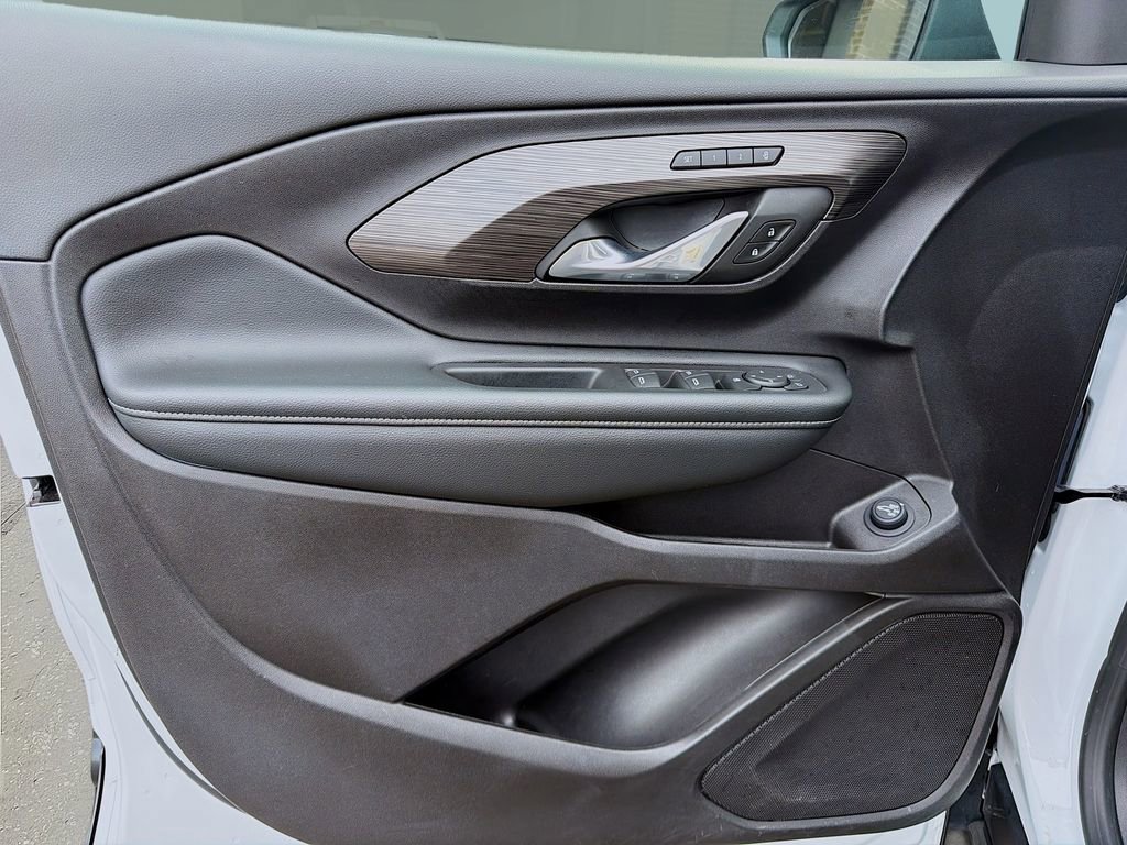 Used 2024 GMC Terrain SLT image 26