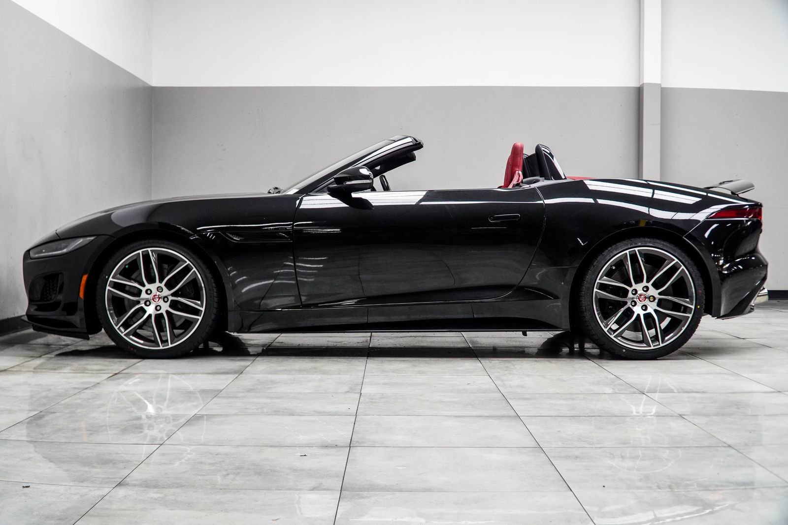 Used 2023 Jaguar F-TYPE R-Dynamic AWD/4WD image 13